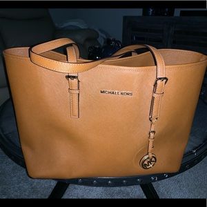 Michael Kors Jet Set Tote Bag